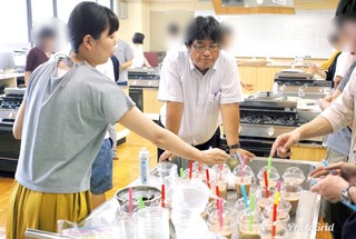 タピオカドリンクづくり(ぼかしあり).jpg